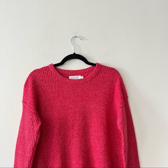 Velvet by Graham & Spencer Red Asymmetric Hem Ribbed Crewneck Sweater - Picture 3 of 6